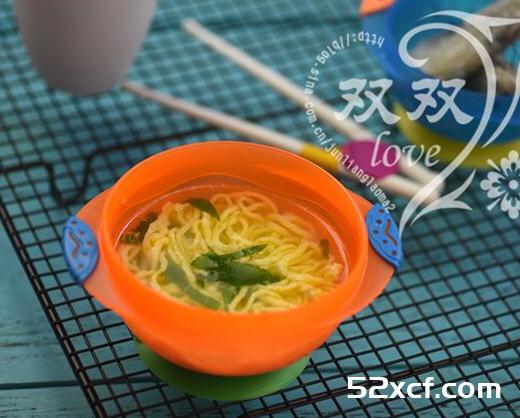 巧用裱花袋给9个月宝宝做辅食鲜虾面条