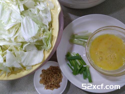 油葱酥高丽菜炒鸡蛋的做法