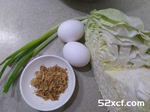 油葱酥高丽菜炒鸡蛋的做法