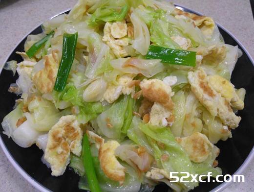 油葱酥高丽菜炒鸡蛋的做法