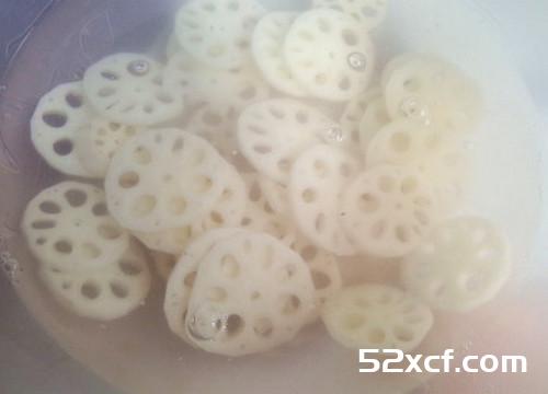 干锅腊肉藕片的做法