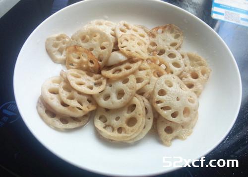 干锅腊肉藕片的做法