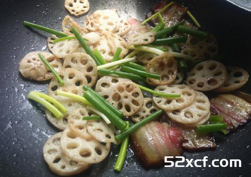 干锅腊肉藕片的做法