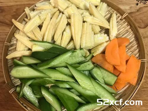 虾仁什锦小炒的做法