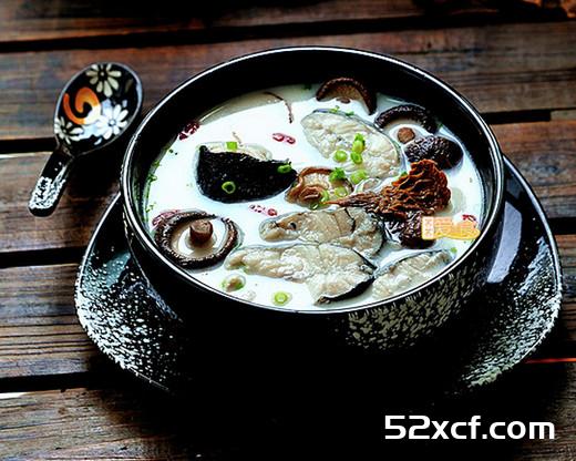 黑鱼豆浆菌菇煲的做法