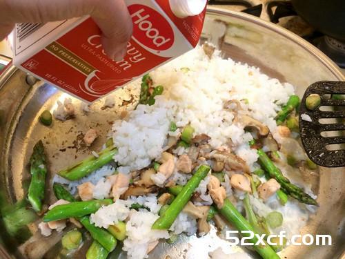鲑鱼芦笋奶油饭的做法