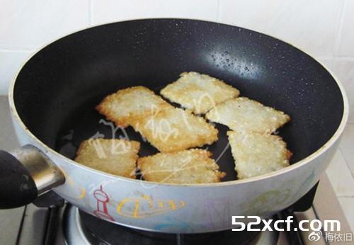 剩米饭做番虾锅巴