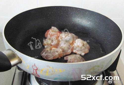 剩米饭做番虾锅巴
