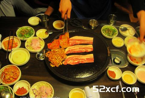 韩国济州烤黑猪肉等特色小吃欣赏