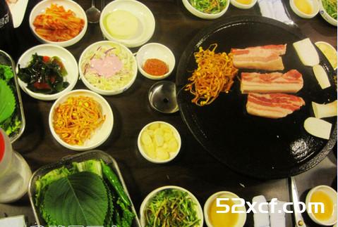 韩国济州烤黑猪肉等特色小吃欣赏