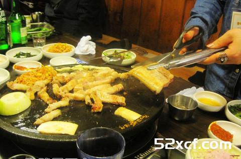 韩国济州烤黑猪肉等特色小吃欣赏