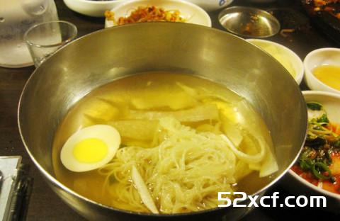 韩国济州烤黑猪肉等特色小吃欣赏