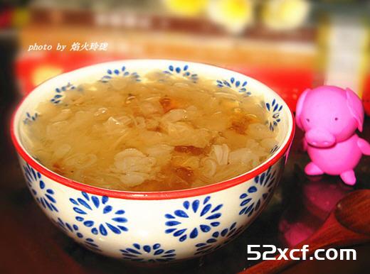 桃胶皂角米炖雪耳的做法