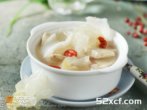 椰肉银耳鸡汤的做法