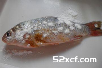 酥鳞小鲫鱼的做法