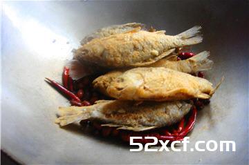 酥鳞小鲫鱼的做法