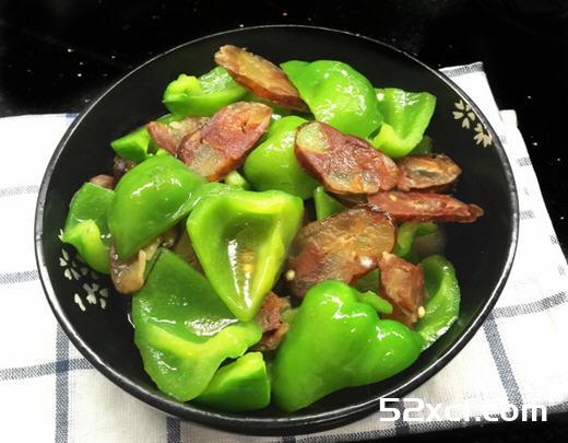 青椒炒瑶山腊肠的做法