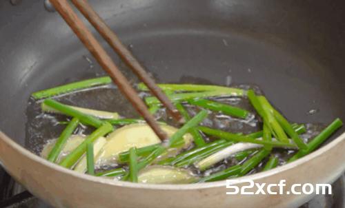 长沙酱辣椒蒸鸡的做法