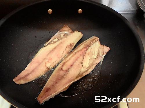 香煎薄盐鲭鱼的做法