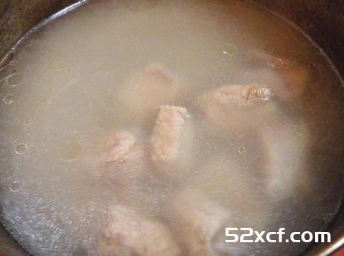 蕃茄排骨豆腐汤的做法