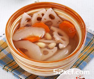 莲子秋梨莲藕汤的做法