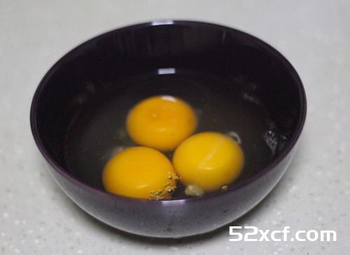 香椿鸡蛋卷的做法