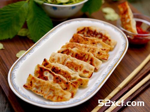 榆钱虾仁锅贴的做法