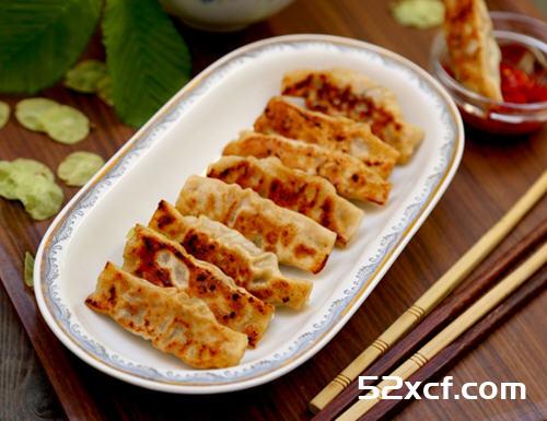 榆钱虾仁锅贴的做法
