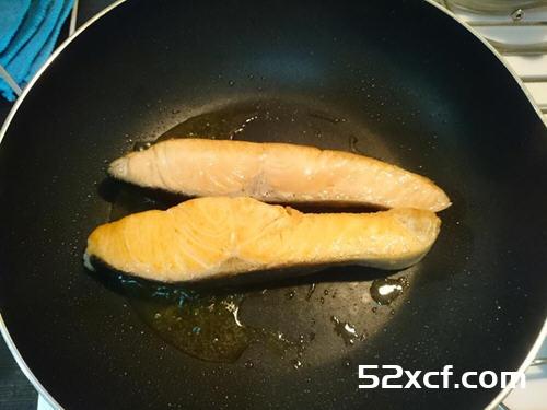 奶油鲑鱼炖饭的做法