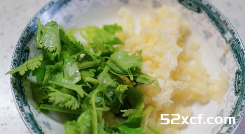 凉拌贻贝菠菜的做法