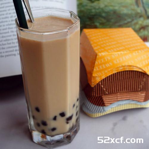 杏仁奶茶特饮的做法