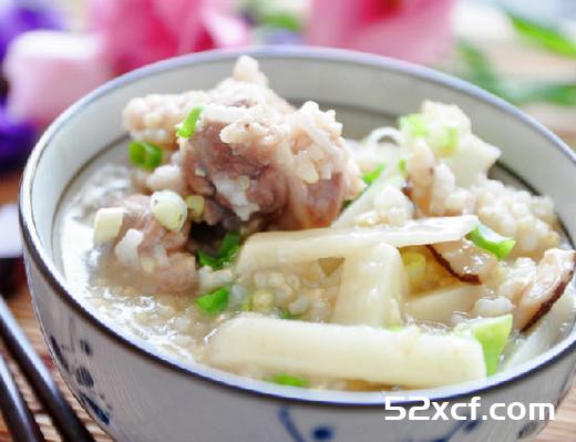 鲜笋香菇排骨养生粥的做法