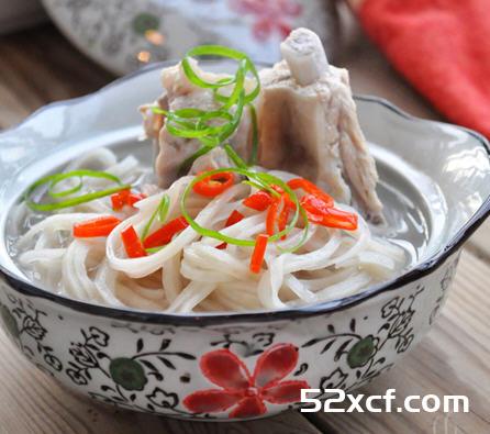 鱼面煨汤的做法