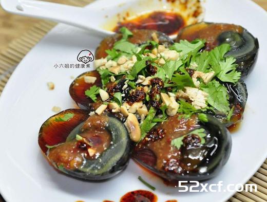 香辣皮蛋佐五味酱的做法