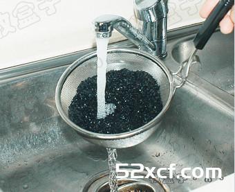 豆浆机做香浓细滑芝麻糊