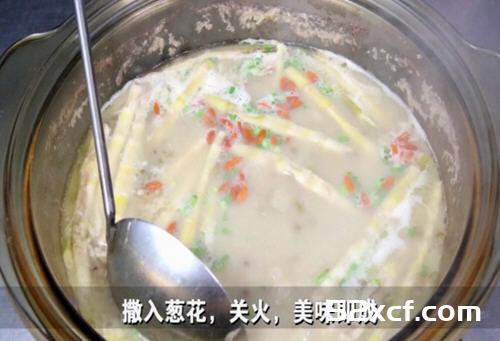 绿豆小笋煲猪脚的做法