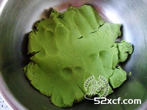 大麦若叶青汁蜜红豆月饼