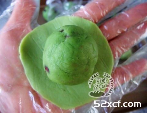 大麦若叶青汁蜜红豆月饼
