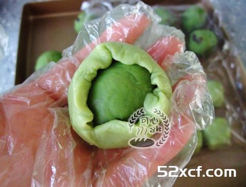 大麦若叶青汁蜜红豆月饼