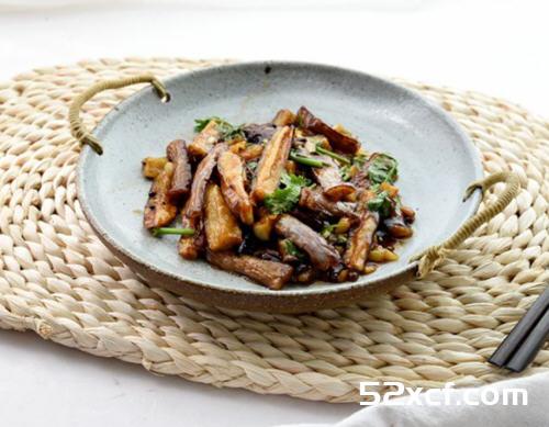 茄子先炸后炒的做法