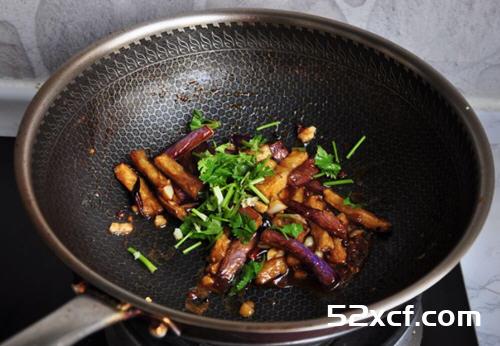 茄子先炸后炒的做法