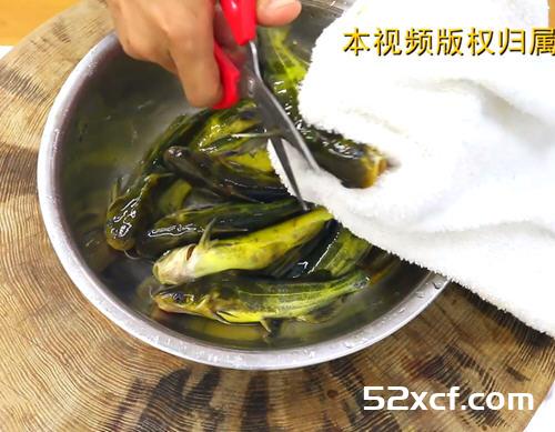 黄辣丁怎么杀不伤手的方法图解