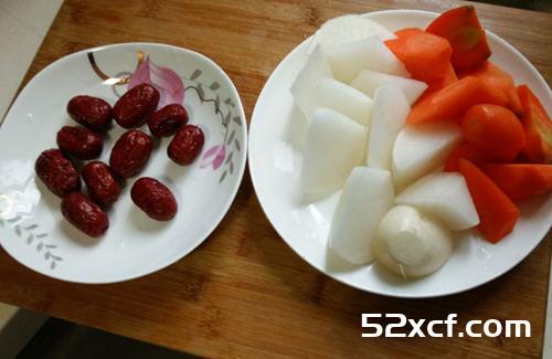 萝卜红枣炖羊肉的做法