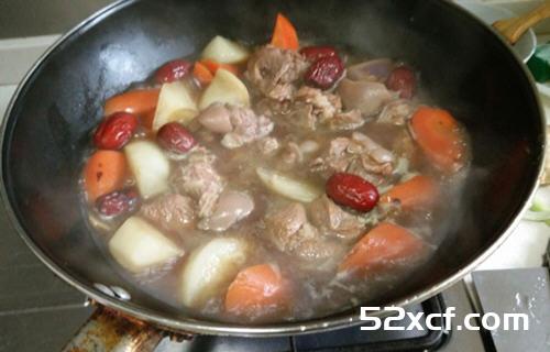 萝卜红枣炖羊肉的做法