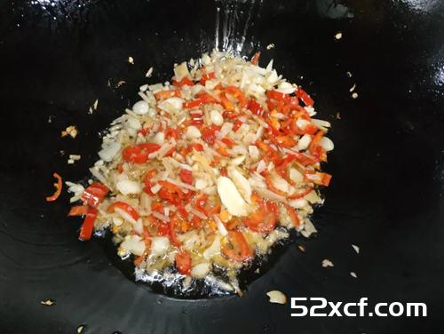 生蚝肉煮豆腐的做法