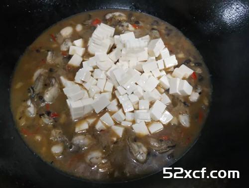 生蚝肉煮豆腐的做法