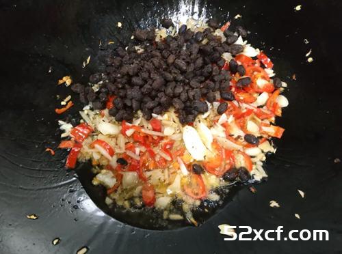 生蚝肉煮豆腐的做法