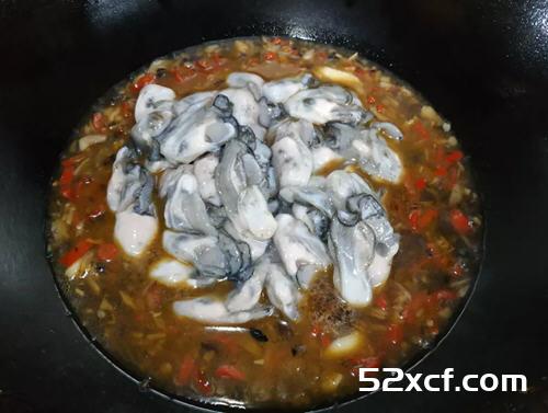 生蚝肉煮豆腐的做法