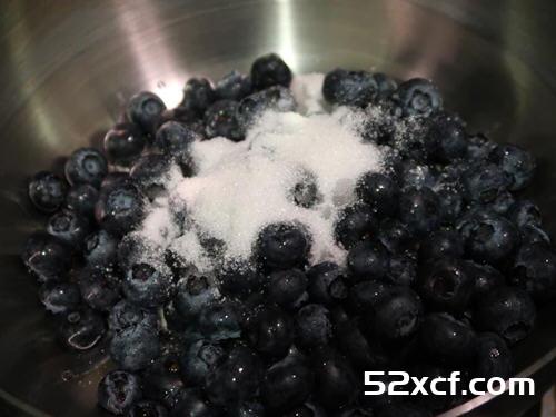 不用冰淇淋机做蓝莓冰淇淋