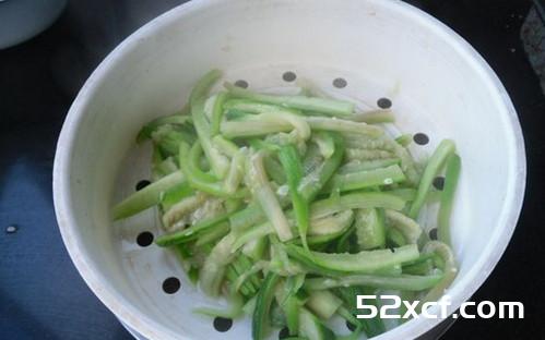 酸辣丝瓜条的做法